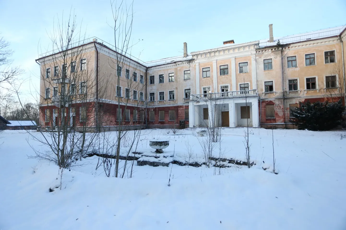 Kaagvere erikooli endise hoone uutel omanikel on plaan võtta vähemalt majakarp kasutusse. Täpsemad plaanid selguvad aga siis, kui valla üldplaneering paigas.
