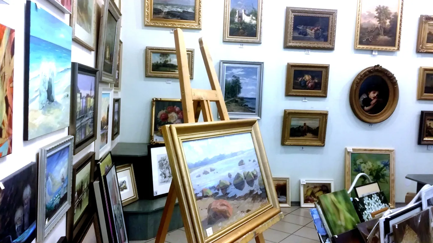 Vana kunst Gildi galerii seinal.