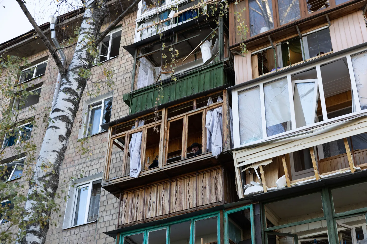 Vene droonirünnakus kahjustada saanud korterelamu Kiievis. Foto on illustratiivne.