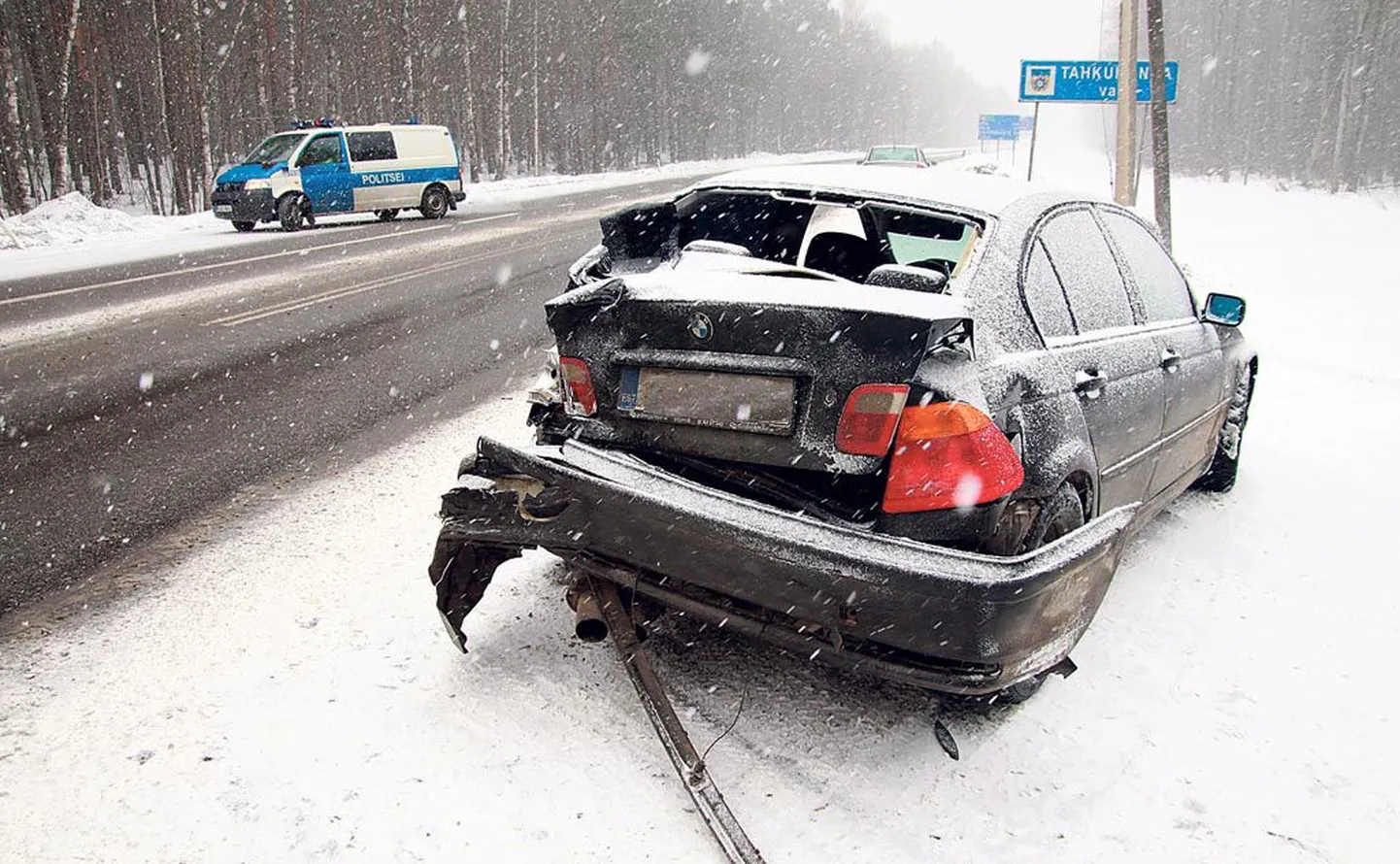 Eile hommikul rammis alkoholinähtudega rekka-juht Riia maanteel sõitnud BMWd, kui see oli vähendanud kiirust teelõigul, kus veidi varem oli teelt kraavi sõitnud Audi.