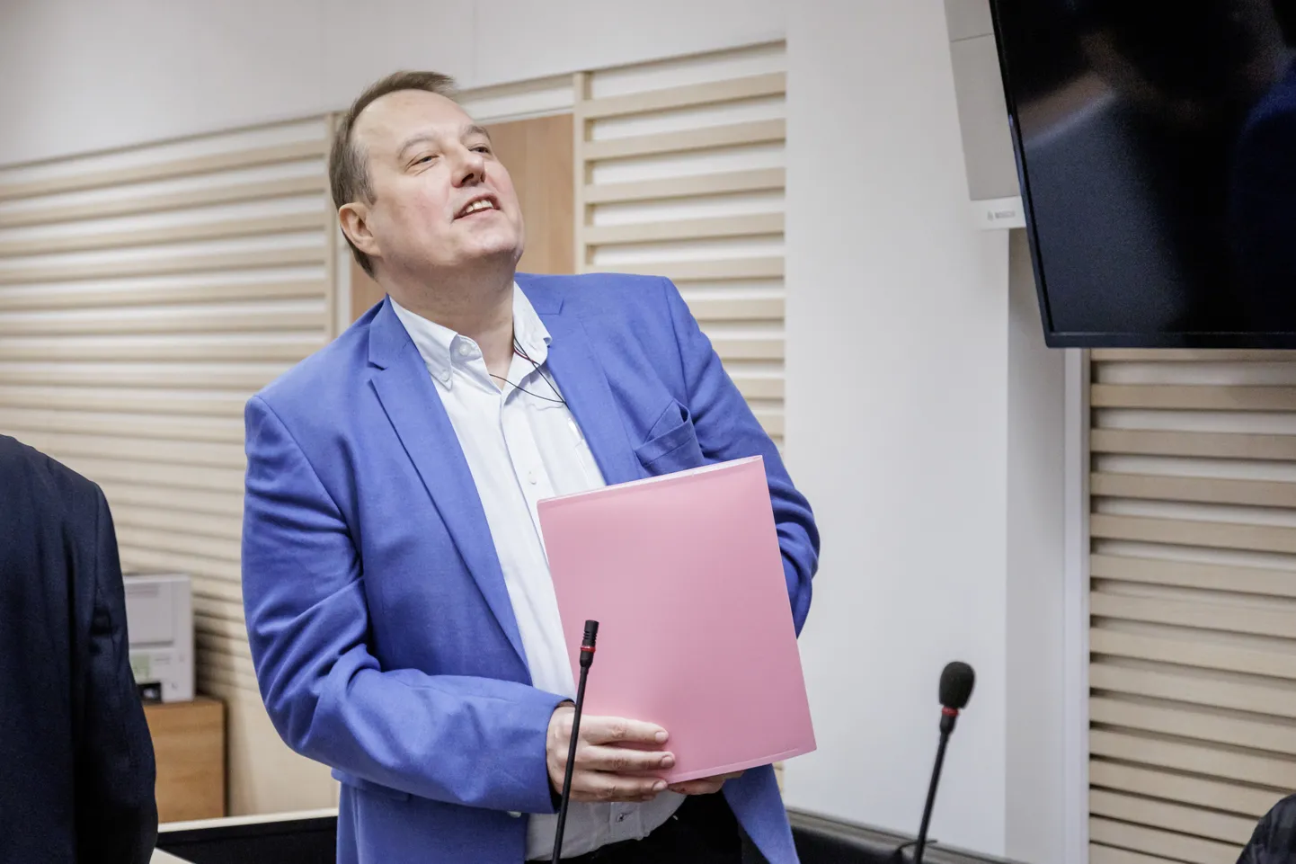 Обвиняемый в государственной измене Айво Петерсон в Харьюском уездном суде.