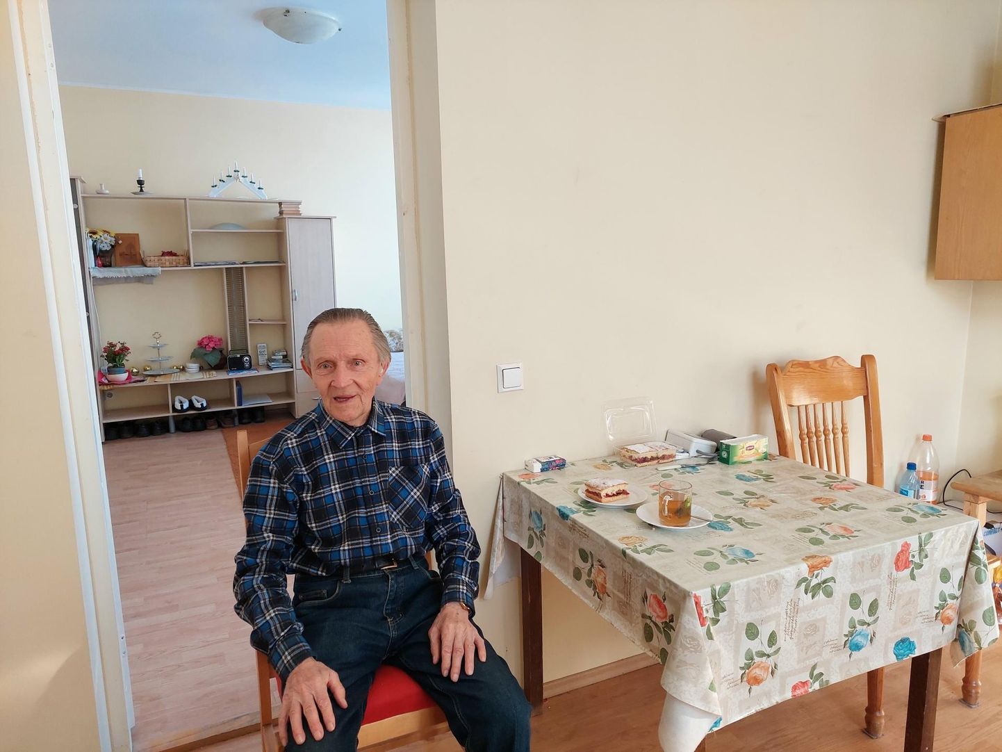 Kalev Võttin on Elvas Pikk 26 maja korteris number 11 elanud pea neli aastat. Eelmise aastaga lõppes tema üürileping ning Elva vallavalitsus seda enam ei pikendanud.