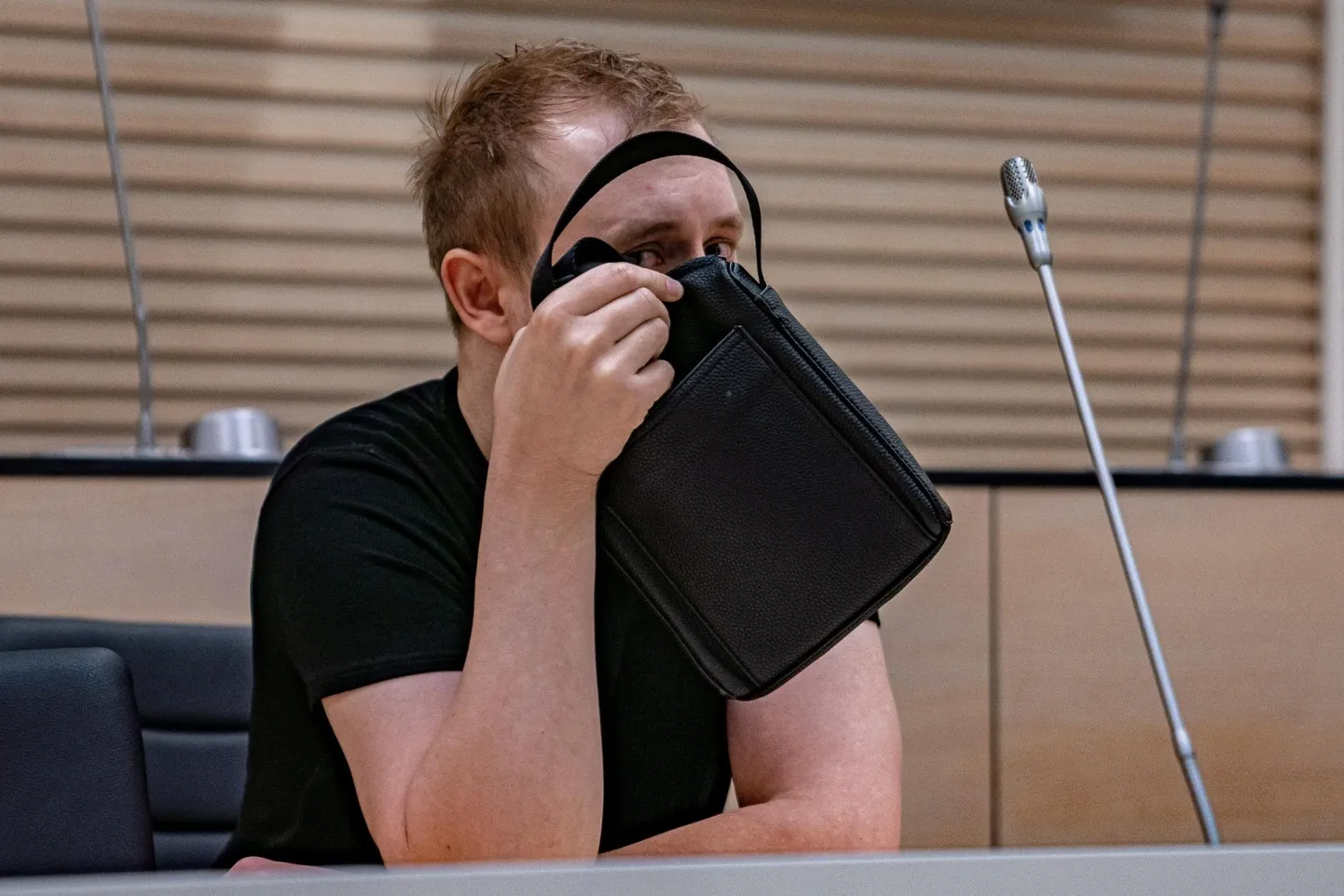 Andrei Izotov pääses tingimisi vangistusega, kuid riigile maksma pea kogu oma maise vara. Kokku oli ta teeninud inimeste ihadele ehitatud skeemidega pea 100 000 eurot.