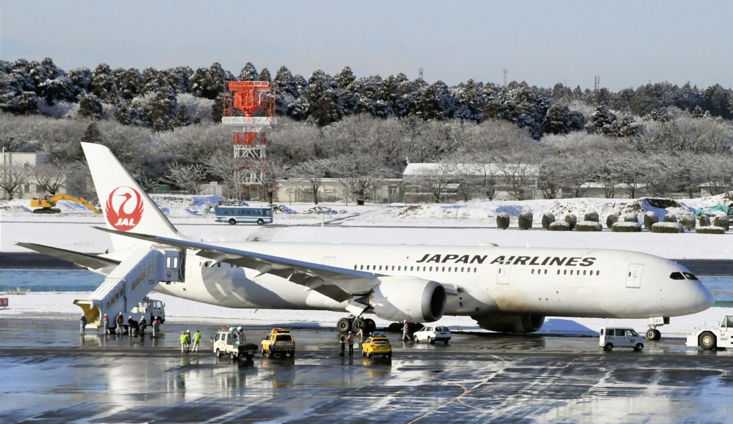 Самолет Japan Airlines Boeing 787-9 Dreamliner.