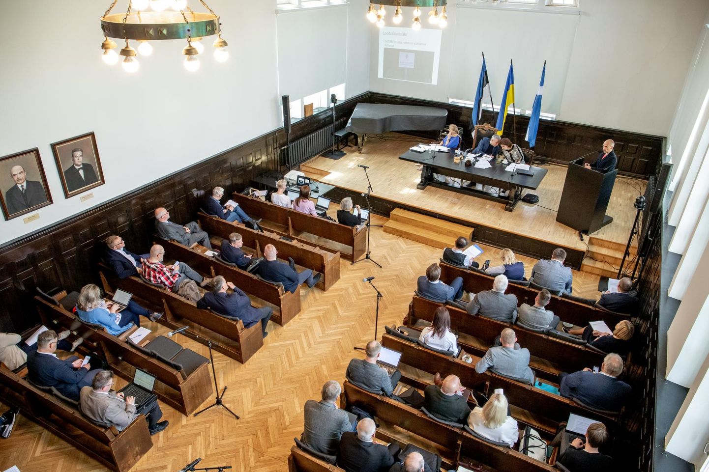 Kolm Pärnu linnavolikogu liiget palus oma liikmelisuse ajutiselt peatada.