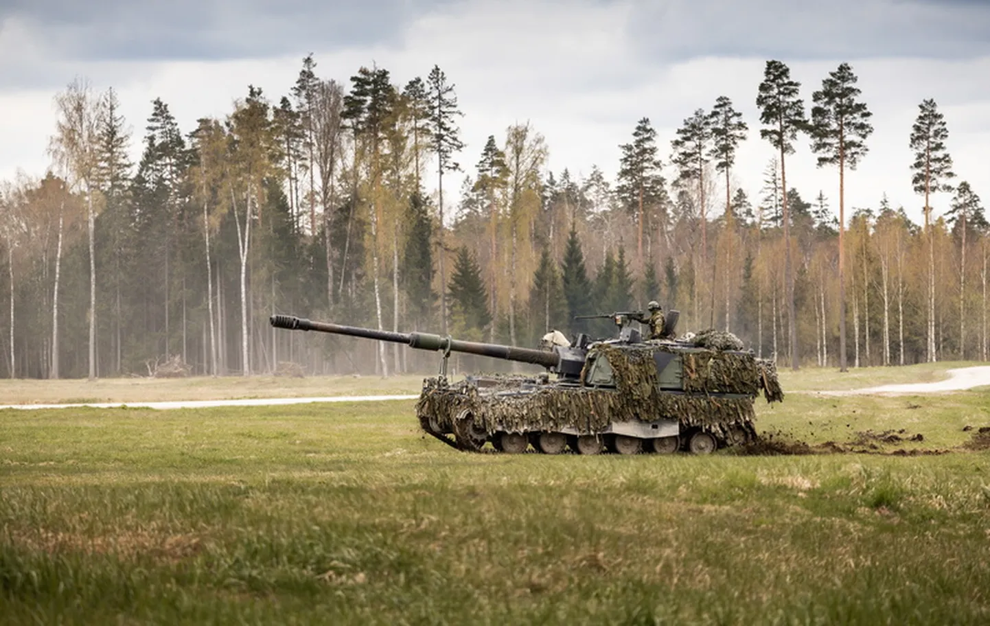 Reservväelased lasid õppusel Siil liikursuurtükkidest K9.