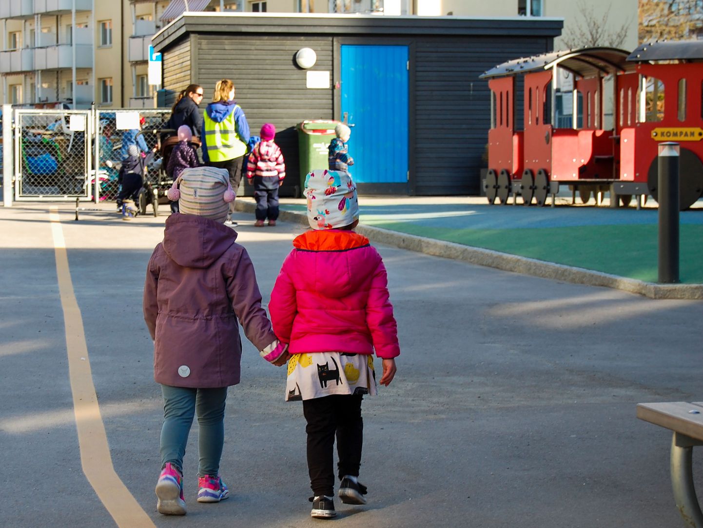 Eelmisel nädalal taasavati Norras lasteaiad ja tänasest saavad koolidesse naasta algkooliõpilased.