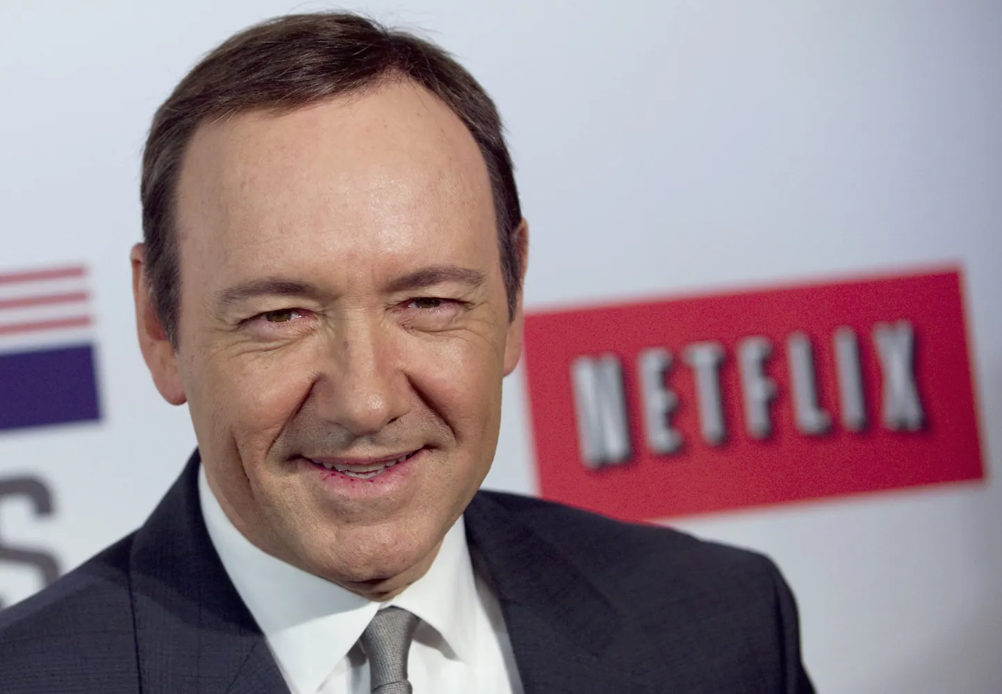 Kevin Spacey, Netflixi seriaali «Kaardimaja» peaosatäitja.