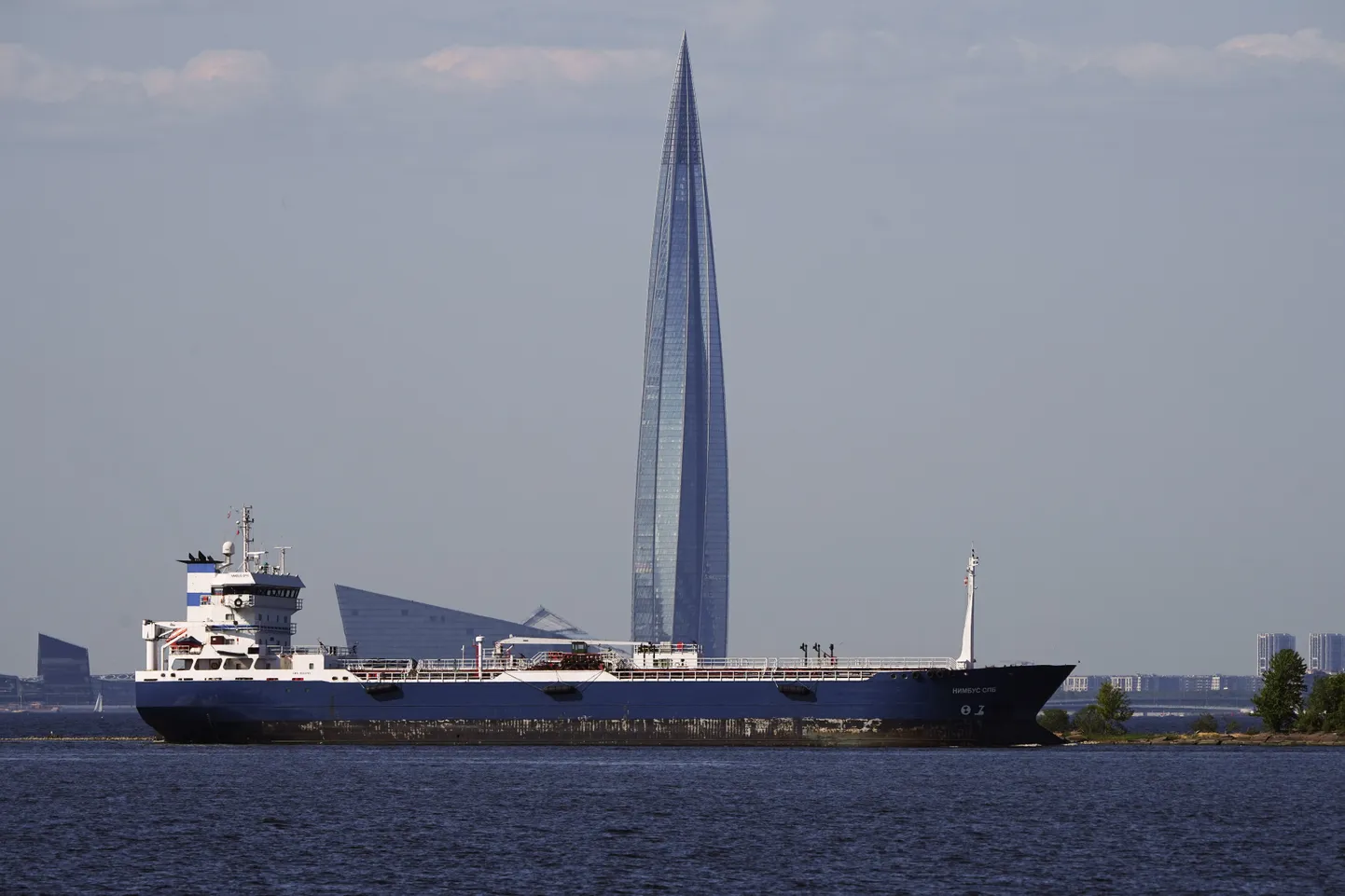 Нефтяной танкер Nimbus SPB в Санкт-Петербурге. Иллюстративное фото.
