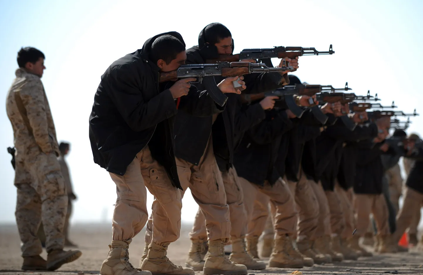 Afgaani politseinikud laskmisharjutusel ameeriklaste Helmandi sõjaväebaasis Camp Leatherneckis.