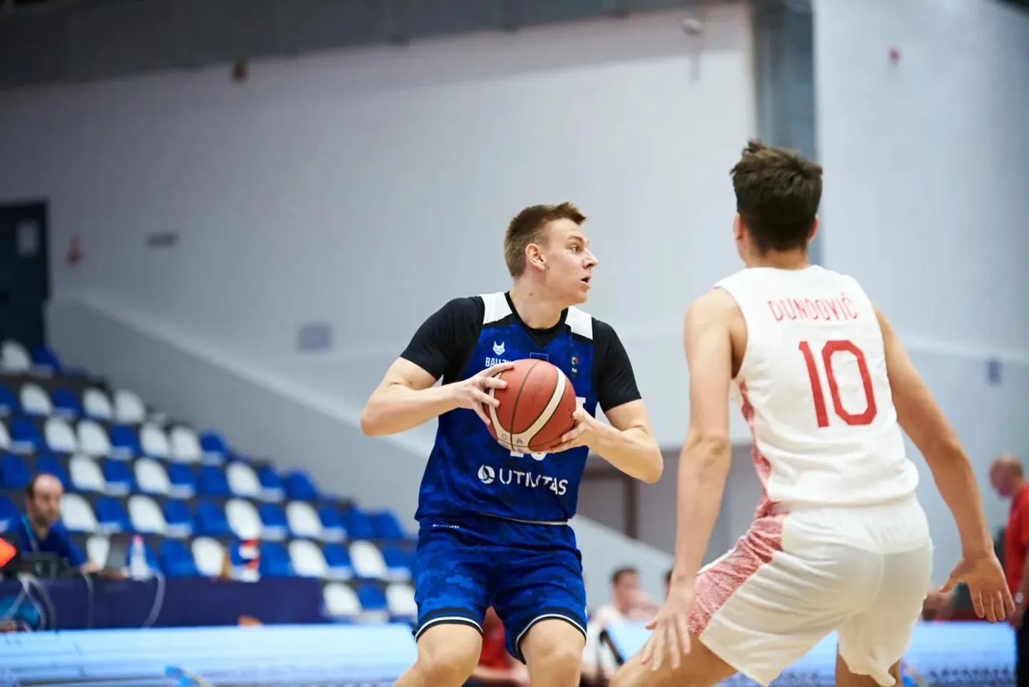 Simm-Marten Saadi (palliga) suvisel U20 EMil.