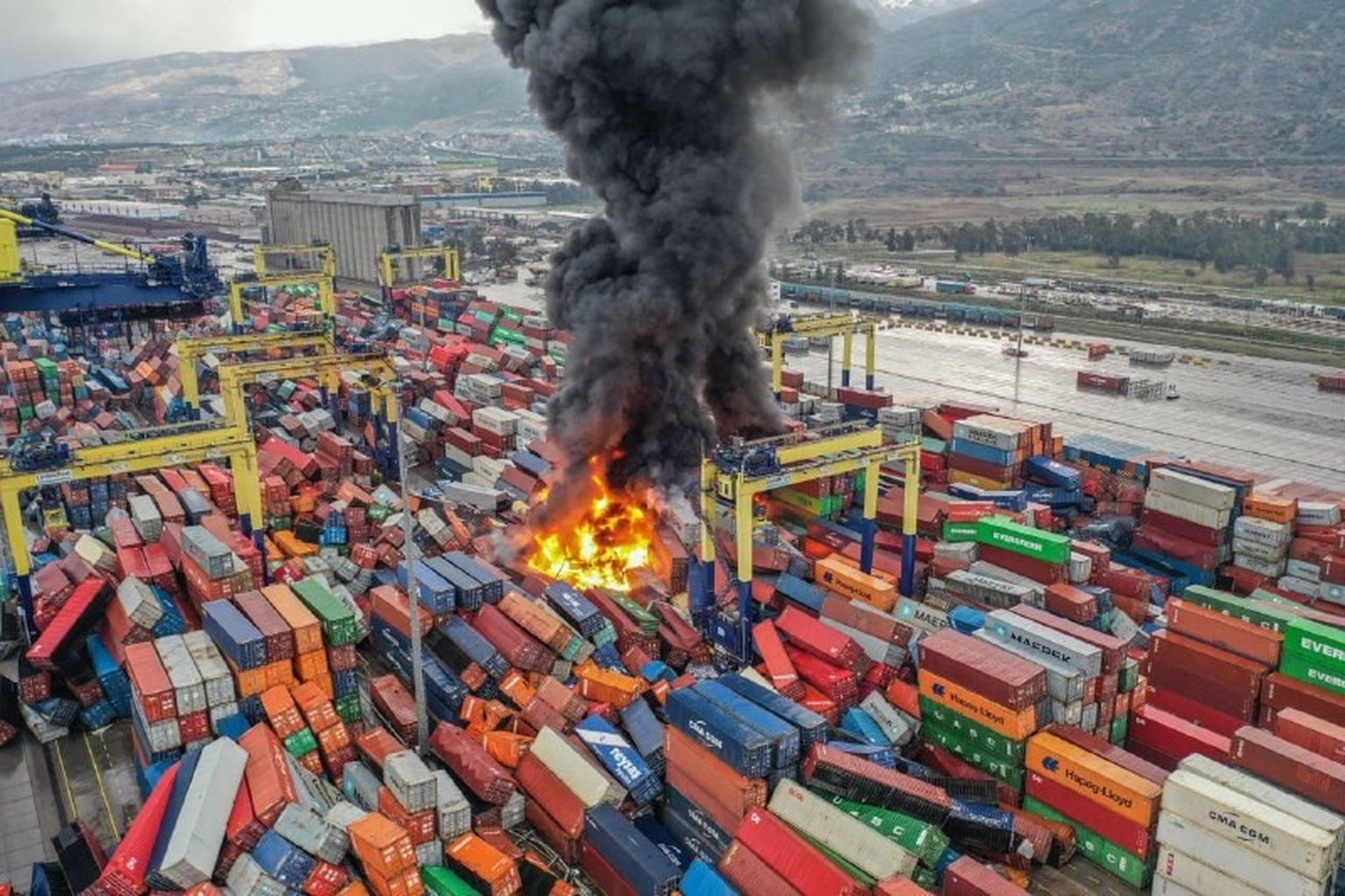 Пожар в порту Турции