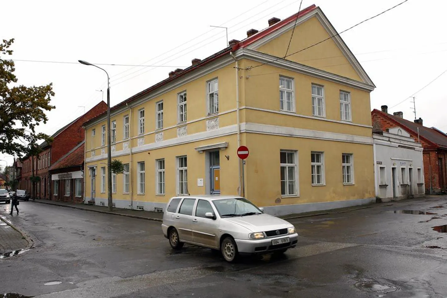 Seni ametite majas asunud tööinspektsioon hakkab edaspidi vastuvõttudeks ja töövaidluste lahendamiseks kasutama aadressil Lossi tänav 19 asuvat teenindussaali.