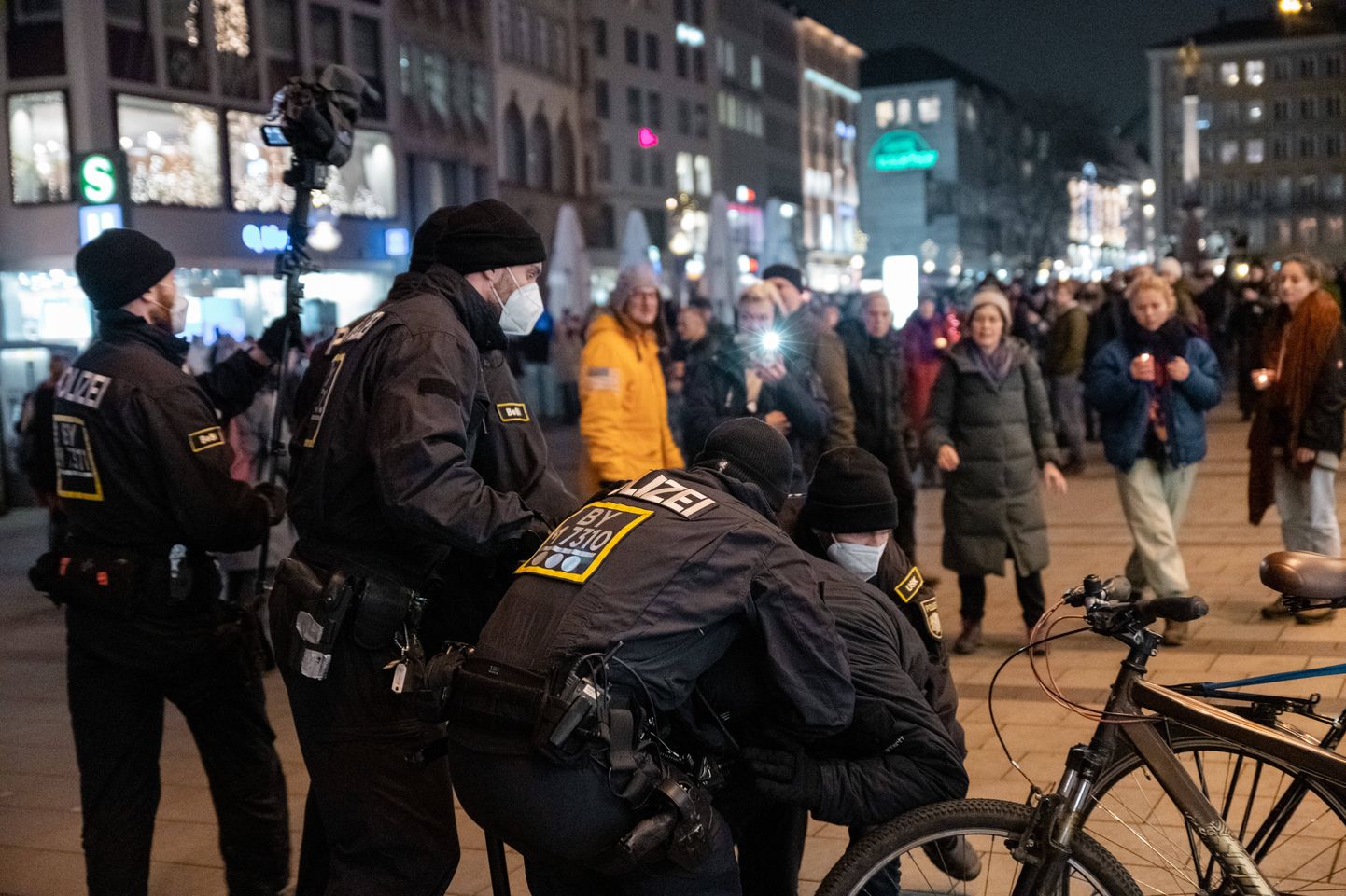 Politsei Münchenis meeleavaldajat vahistamas.