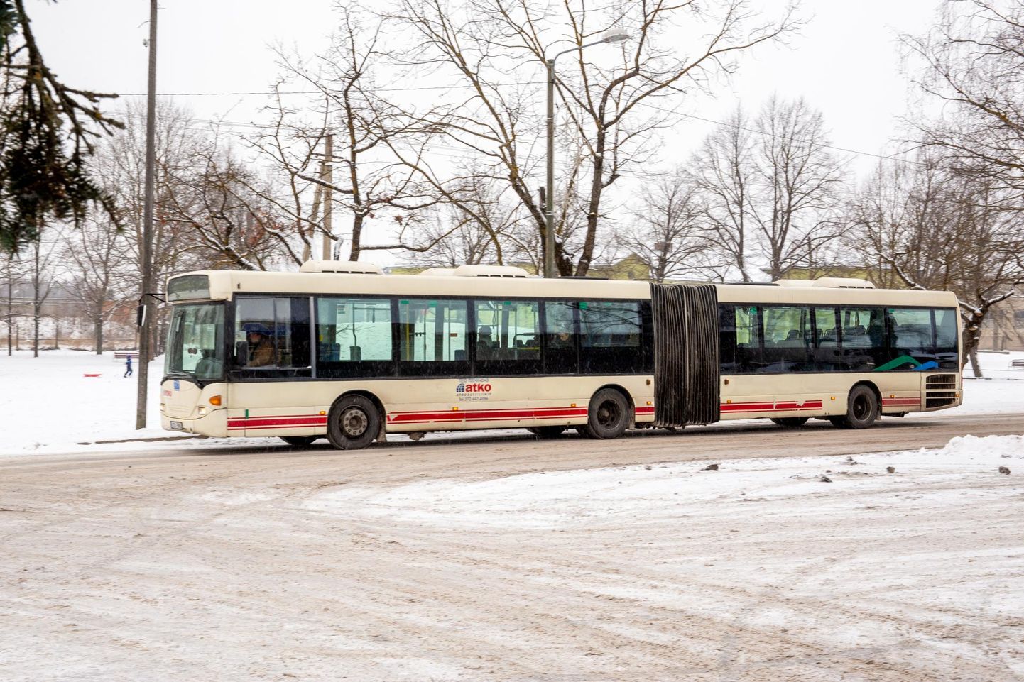 Sauga aleviku elanikke teenindava AS Atko Bussiliinide buss nr 40.