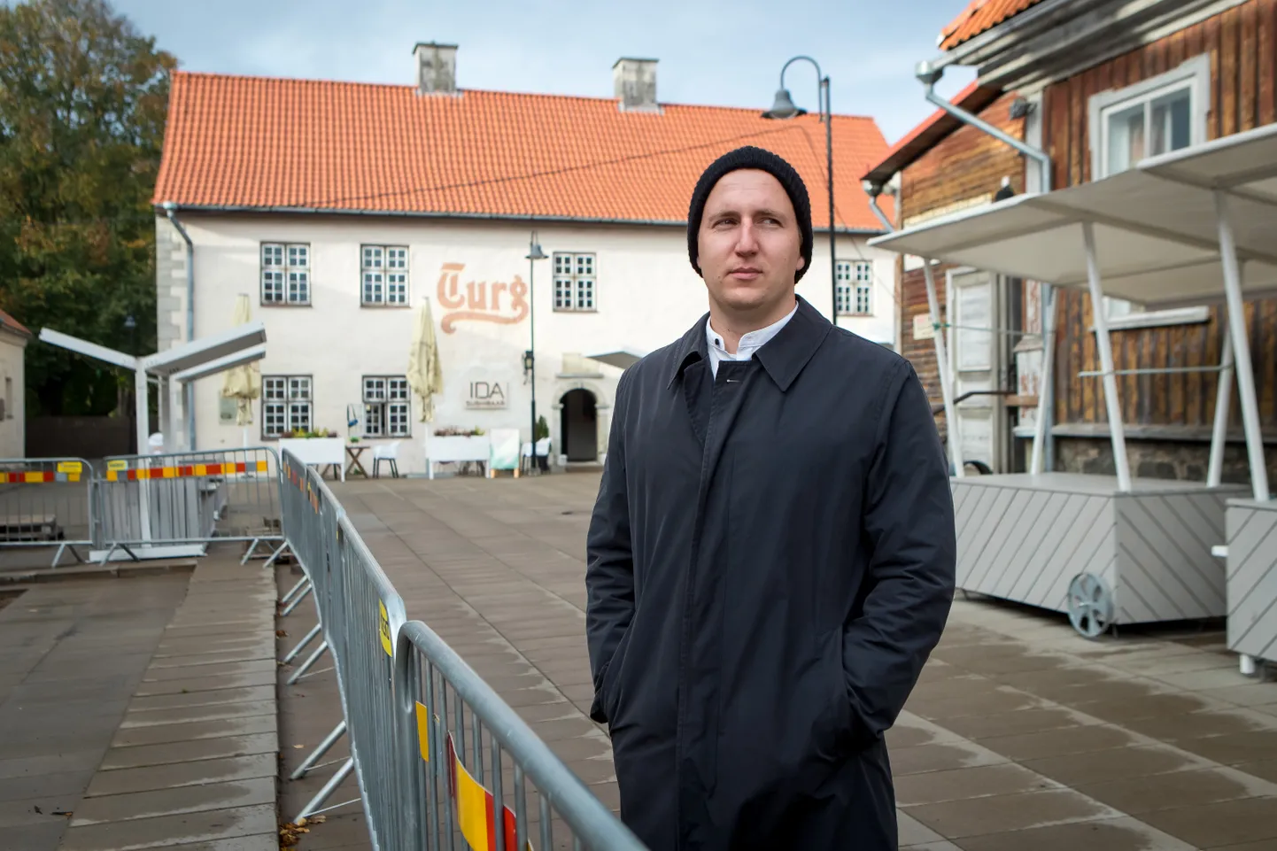 VALLAARHITEKT MARK GRIMITLIHT pakkus, et 40 aastat ei ole turuhoone ehk just sel põhjusel tööle hakanud, et ruumid on piiratud: “Kas keegi tahab pimedas, külmas ja ebameeldivas ruumis olla?”