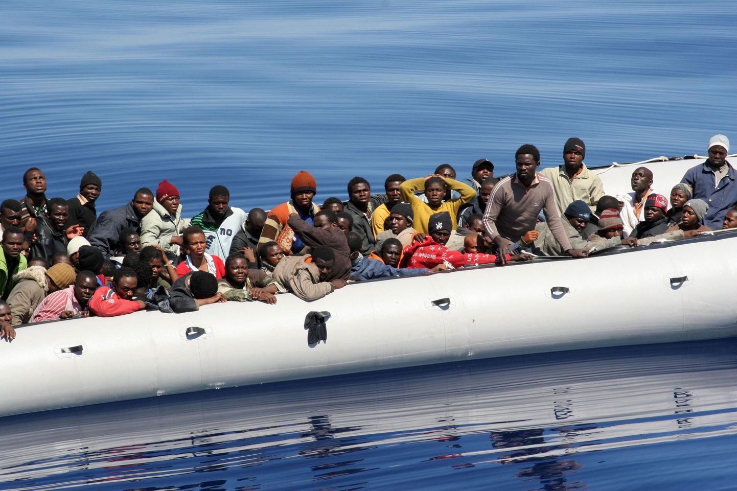 Somaaliast pärit põgenikud Itaalia ranniku lähistel.