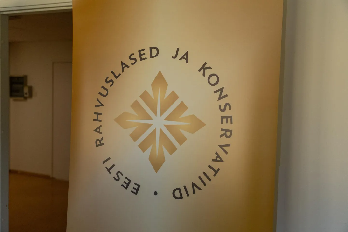 Eesti Rahvuslased ja Konservatiivid (ERK) logo erakonna Paide osakonna loomisel. Pilt on illustratiivne.