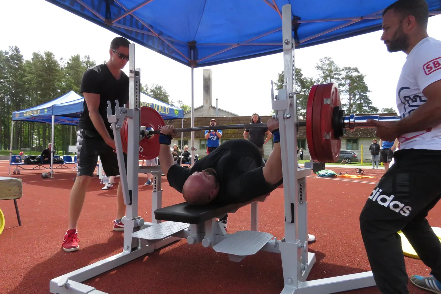 Gert Koovit surus horisontaalpingilt üles 180 kilo.