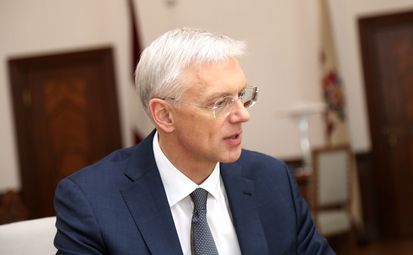 Ministru prezidents Krišjānis Kariņš (JV).