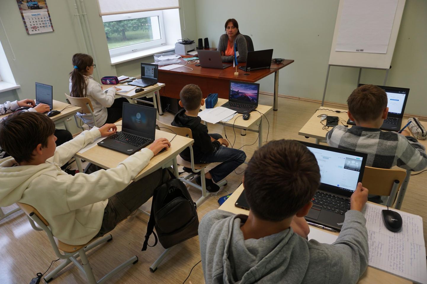 Kitzbergi gümnaasiumi II–X klassis õpib kaheksa Ukrainast pärit koolilast. Mõnes aines saavad siinses koolis käivad ukrainlased kodumaist distantsõpet ning selleks on neile eraldi klassiruum.