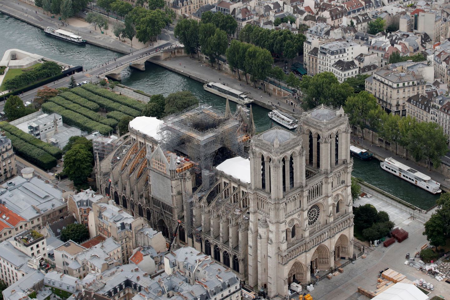 Pariis Jumalaema kirik Prantsusmaa rahvuspühal 14. juulil tehtud fotol.