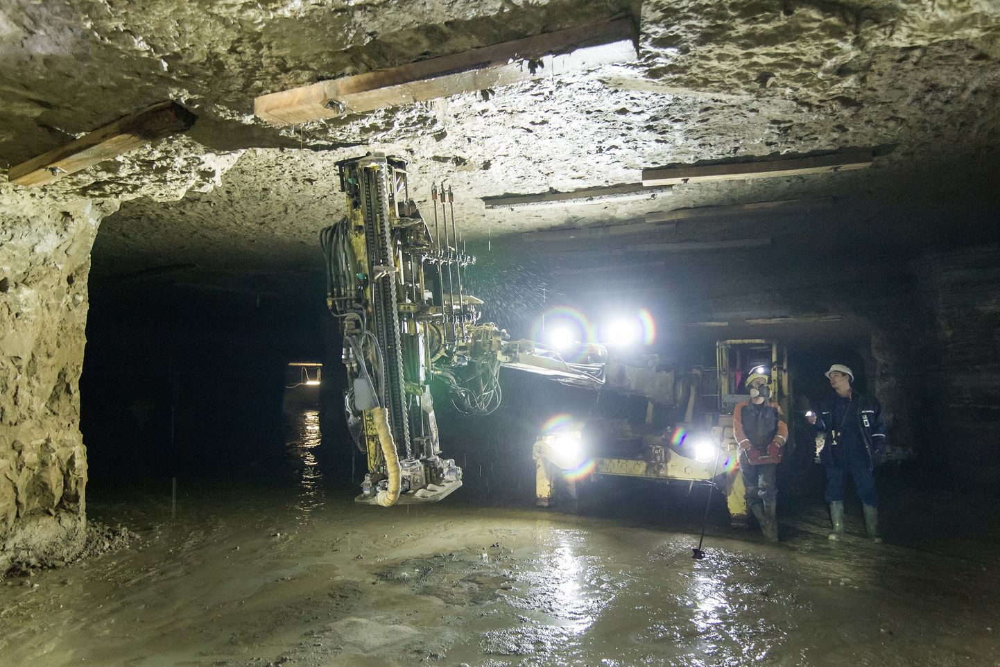 Viru Keemia Grupis on nakatunud 13 protsenti töötajatest ja ettevõttel võib tekkida vajadus töökäte puudumise tõttu piirata põlevkivi tootmist Ojamaa kaevanduses.