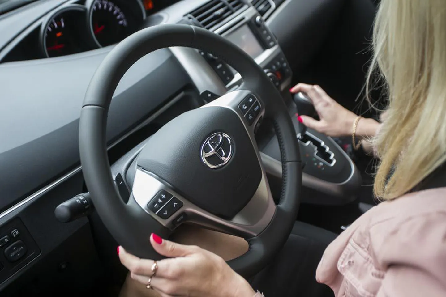 Detsembris oli eelistatuim automark Toyota. Selle embleemiga autosid müüdi 129.
