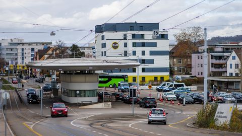 Võltsitud Eesti passiga süürlane üritas Šveitsist Saksamaale pääseda