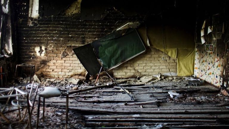 Школа в Вильховке, разрушенная артиллерийскими снарядами