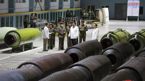 Põhja-Korea alustas raskelt tabatavate rakettide masstootmist Venemaa jaoks