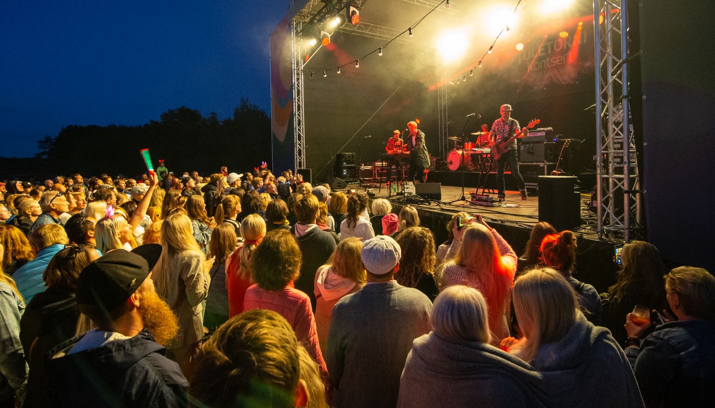 Paar tuhat inimest Tuletorni kontserdil tõi Rannapungerjale juulikuus.