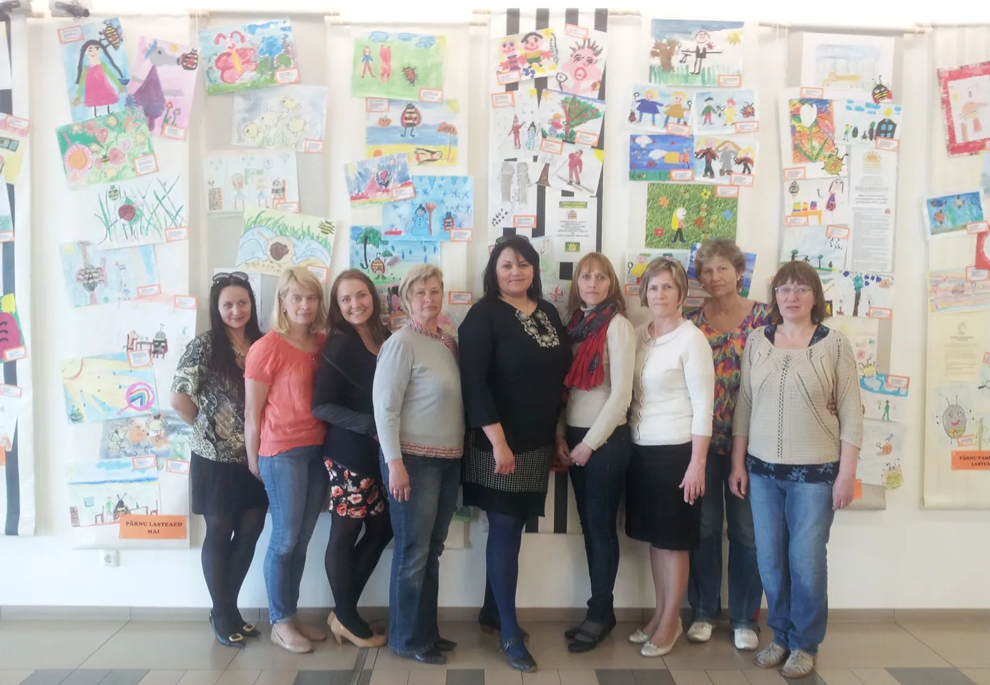 Pärnu linna lasteaiaõpetajate avastusõppe ühendus korraldas Port Arturis laste joonistuste näituse.