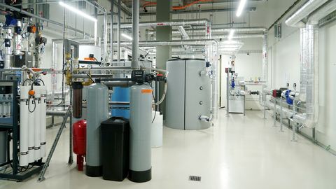 FOTO UN VIDEO ⟩ Rīgā atklāts iespaidīgs datu centrs