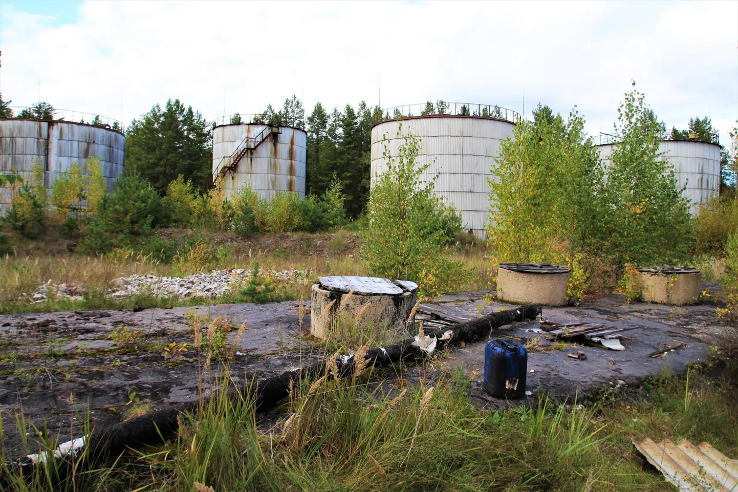 Kunagise naftabaasi territooriumi koristustööd lähevad kalliks maksma, kuid on hädavajalikud.