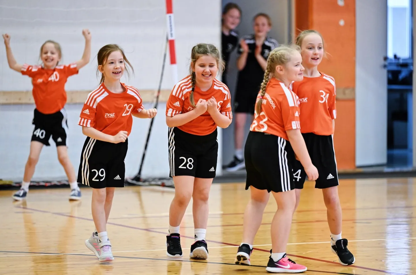 Käsipalli miniliiga etapil olid SK Tapa tütarlapsed edukad.