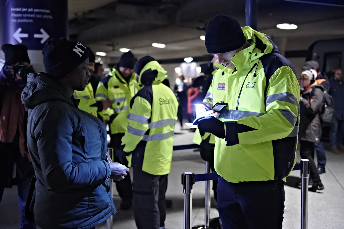 Dokumentide kontroll Kopenhaageni lennujaama raudteeterminalis.