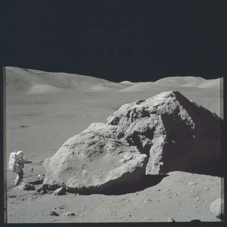 Astronaut-teadlane Harrison H. Schmitt Kuul Taurus-Littrow' orus.
