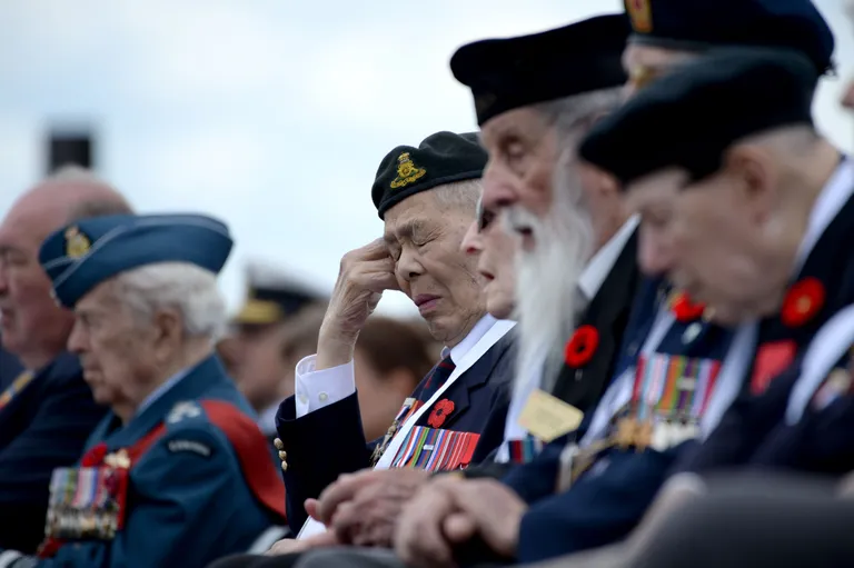 Kanada veteranid mälestustseremoonial Juno nime kandval rannalõigul Courseulles-sur-Meris.