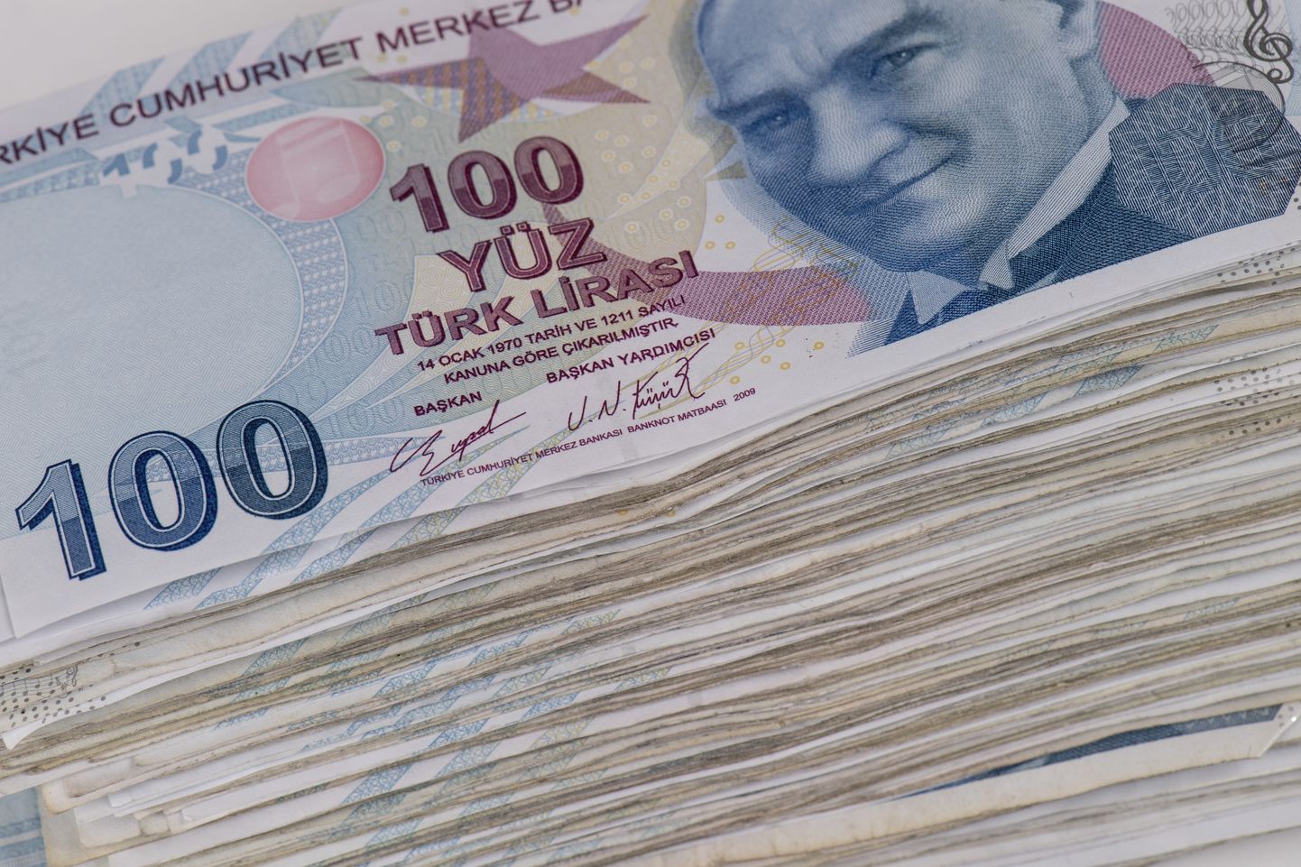 Türgi maavärinad raputasid ka Türgi liiri ja sealset aktsiaturgu