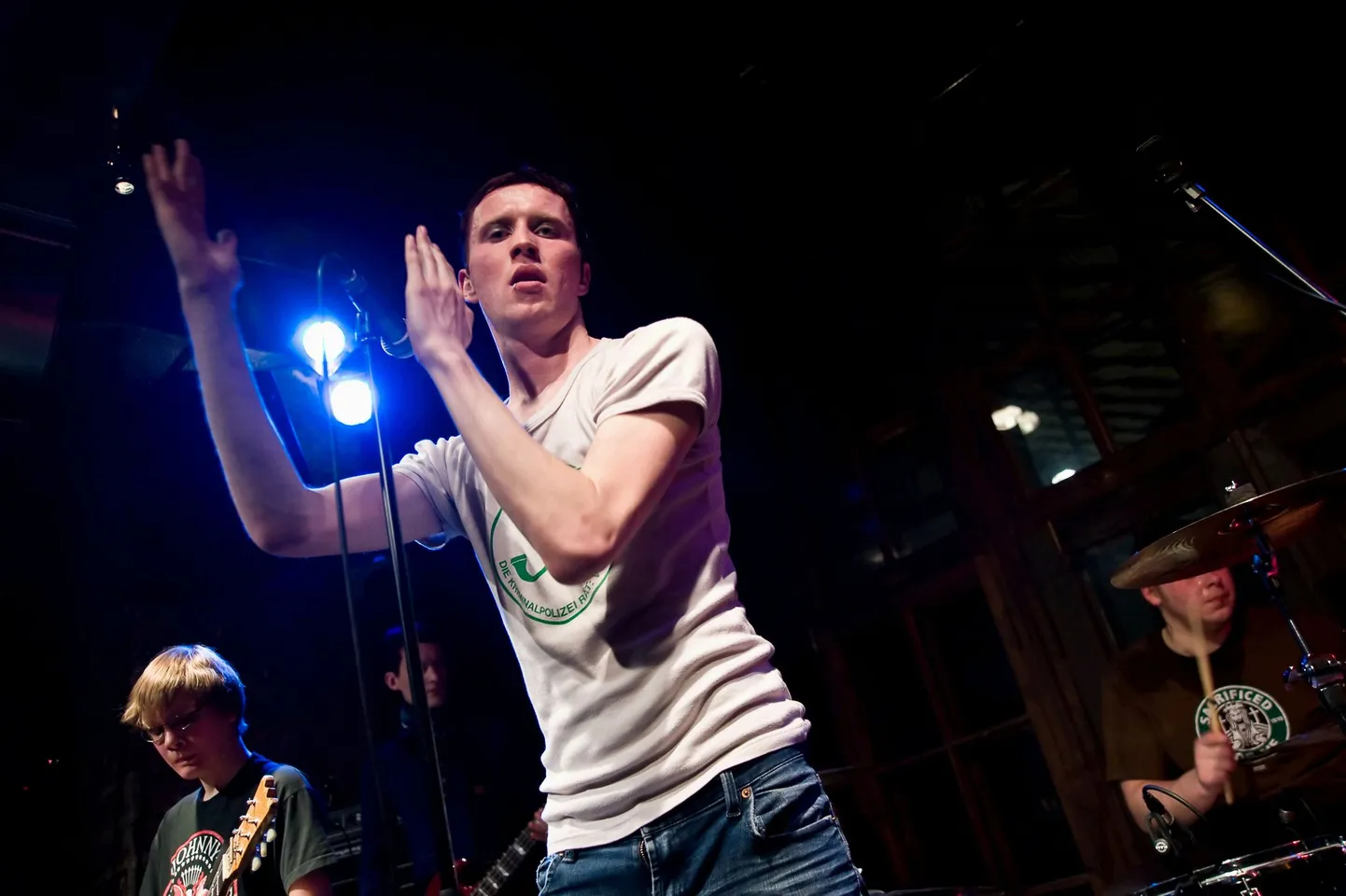 Chungin & The Strap-On Faggots esinemas Von Krahli teatris Tallinn Music Weeki raames üritusel «Rabarock presents»