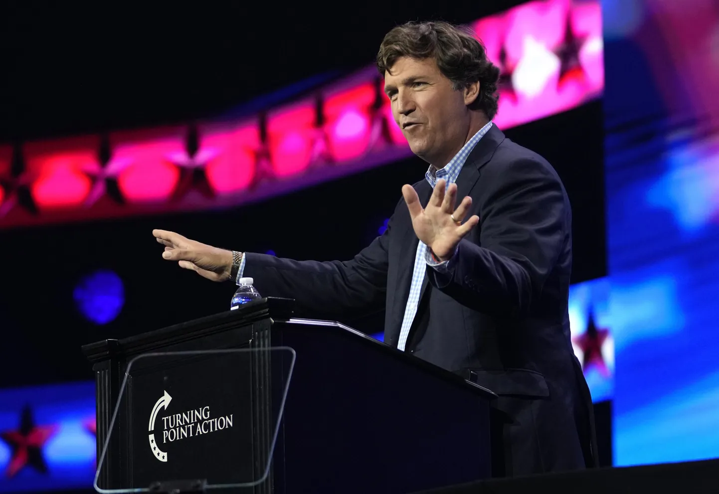 USA telenägu Tucker Carlson mullu suvel.