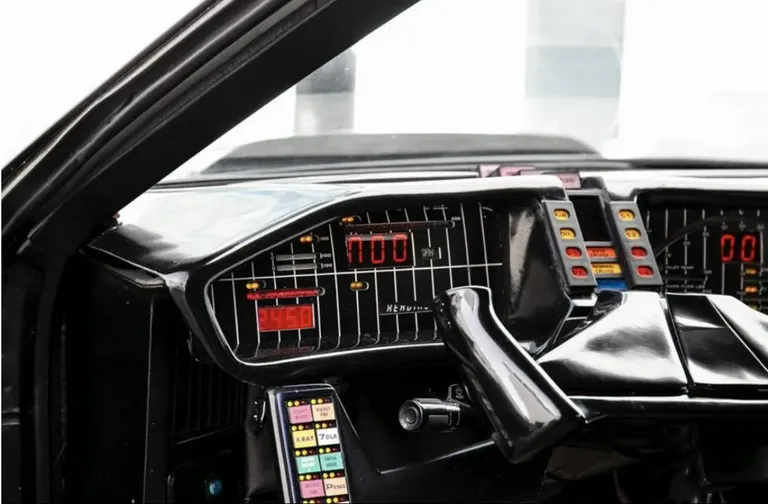David Hasselhoff pani oksjonile kultusauto KITT ehk Pontiac Firebird Trans Ami.