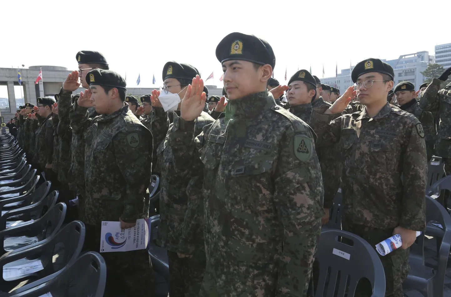 Lõuna-Korea sõdurid Souli mälestusteenistusel, millega mälestati Põhja-Koreaga peetud lahingutes langenuid.