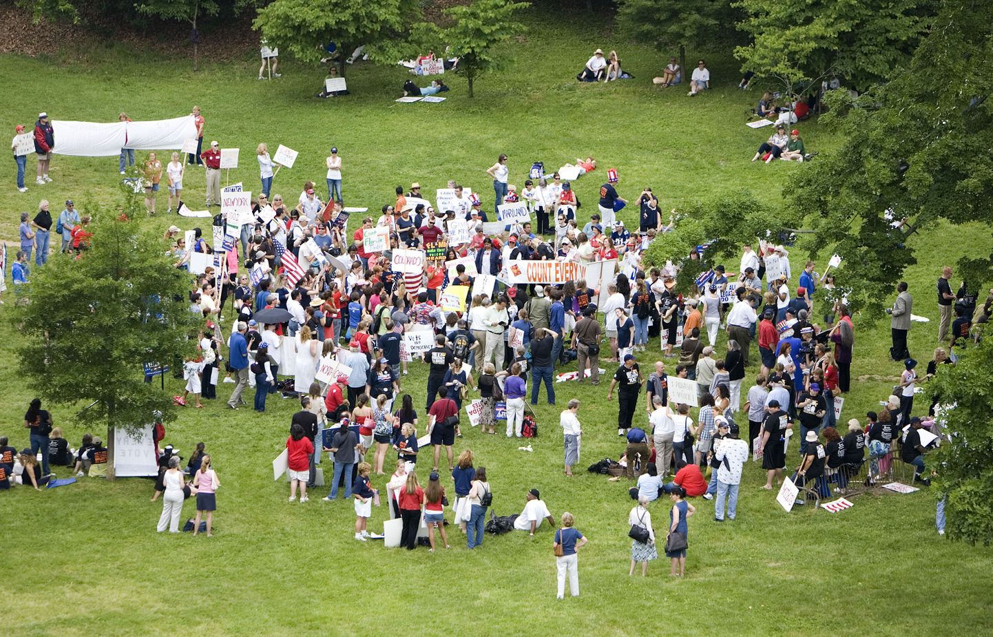 USA pealinna demokraatide kihutuskoosolek Rock Creek Parkis tänavu kevadel.