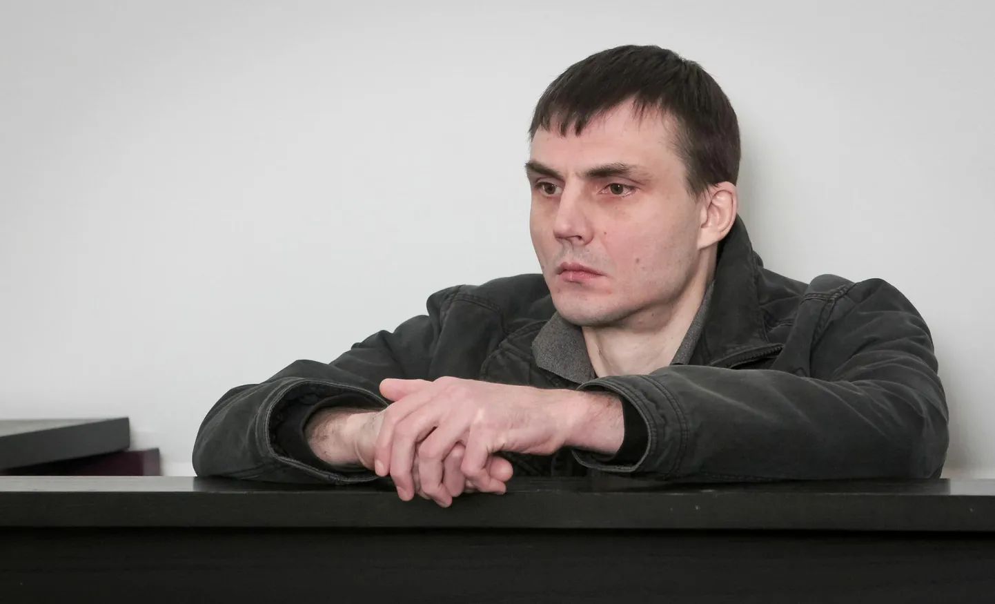 Oleg Pitjukov jälgis 2014. aasta novembris Pärnus Kuninga tänava kohtumajas protsessi äärmiselt rahulikult ega lasknud välja paista ühelgi emotsioonil.