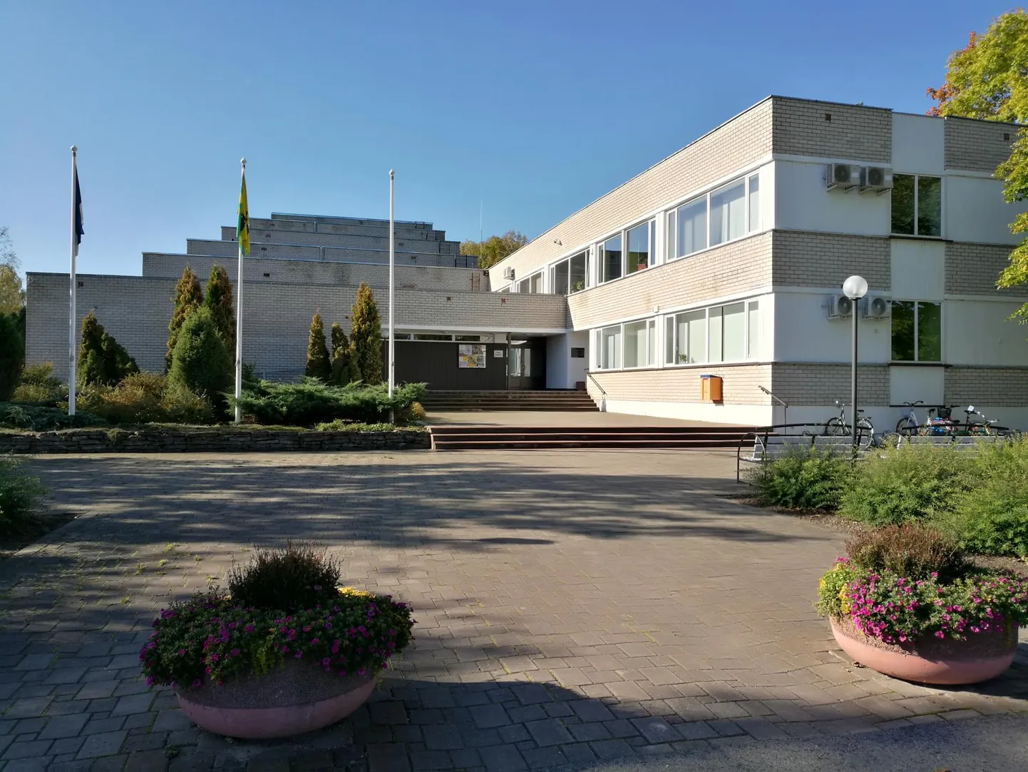 Vändra kultuurimajas täna toimuma pidanud naistepäevapidu jääb ära.