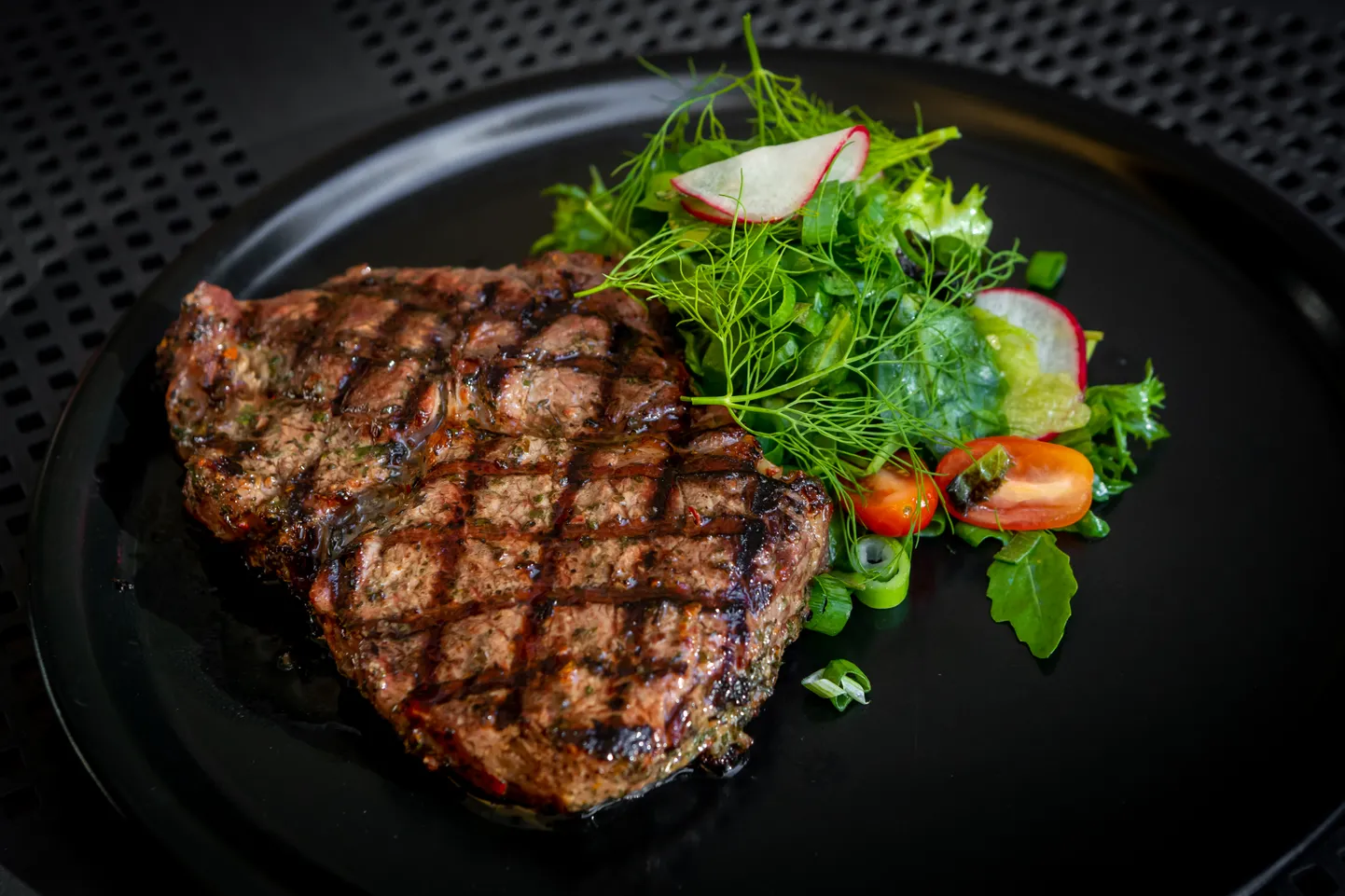 Argentinapärane steik chimichurriga