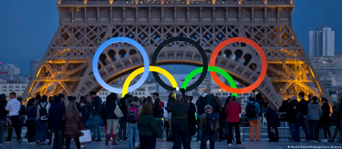 Олимпийская символика в Париже.