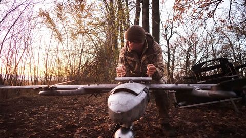 Ukrajinska vojska poročala o 840 mrtvih ali ranjenih ruskih vojakih, ukrajinski droni napadli dve ruski rafineriji nafte